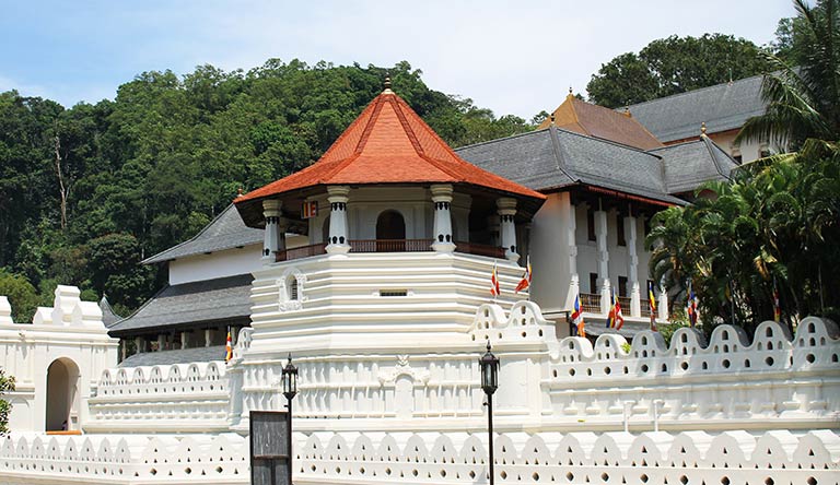 temple-of-the-sacred-tooth-relic-kandy-srilanka.jpg
